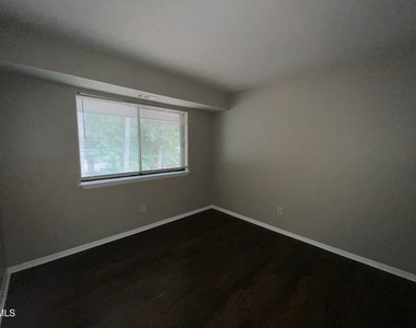 1022 Sandlin Place - Photo Thumbnail 9