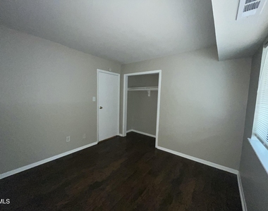 1022 Sandlin Place - Photo Thumbnail 10