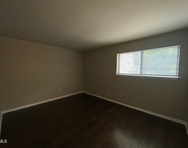 1022 Sandlin Place - Photo Thumbnail 12