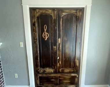 515 S York Street - Photo Thumbnail 8