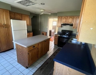 515 S York Street - Photo Thumbnail 16