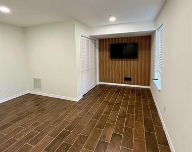 153 Mercer Court - Photo Thumbnail 8