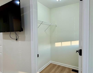 153 Mercer Court - Photo Thumbnail 13