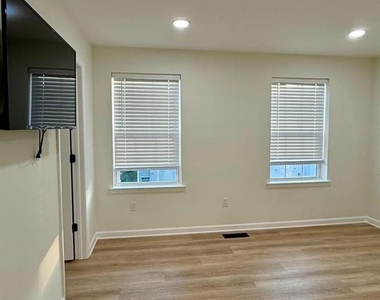 153 Mercer Court - Photo Thumbnail 11