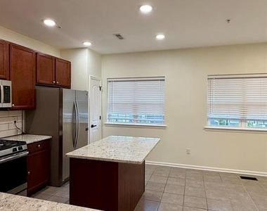 153 Mercer Court - Photo Thumbnail 4
