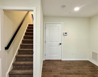 153 Mercer Court - Photo Thumbnail 6