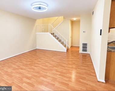 418 Brandywine Court - Photo Thumbnail 2