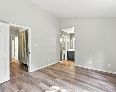 108 Bristol Court - Photo Thumbnail 24