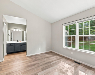 108 Bristol Court - Photo Thumbnail 23