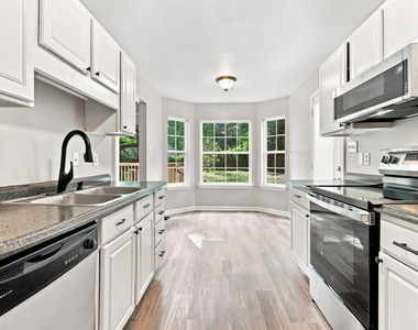 108 Bristol Court - Photo Thumbnail 10