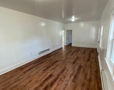 595 N Broadway - Photo Thumbnail 4