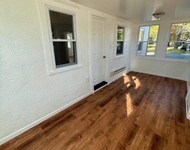 595 N Broadway - Photo Thumbnail 1