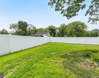 114 E Millbrooke - Photo Thumbnail 11