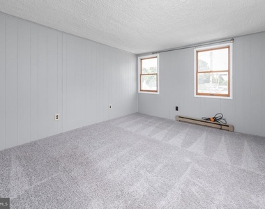 114 E Millbrooke - Photo Thumbnail 7