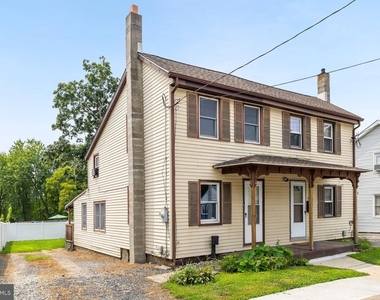 114 E Millbrooke - Photo Thumbnail 1