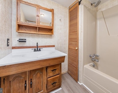114 E Millbrooke - Photo Thumbnail 9