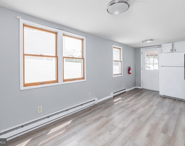 114 E Millbrooke - Photo Thumbnail 5