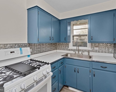 6 Clarendon Avenue - Photo Thumbnail 2