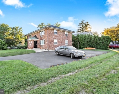 6 Clarendon Avenue - Photo Thumbnail 12
