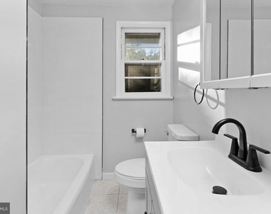 6 Clarendon Avenue - Photo Thumbnail 8