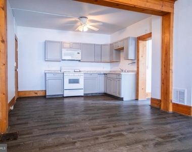 140 Franklin Street - Photo Thumbnail 10