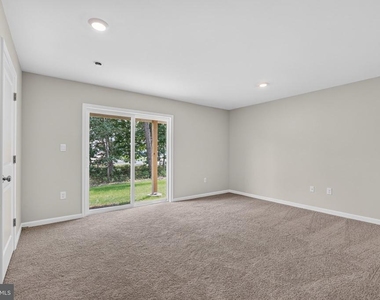 139 Essex Drive - Photo Thumbnail 4