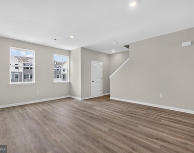 139 Essex Drive - Photo Thumbnail 16