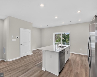 139 Essex Drive - Photo Thumbnail 8