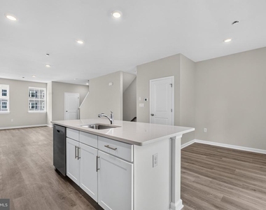 139 Essex Drive - Photo Thumbnail 9