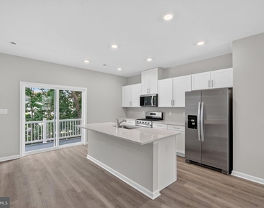139 Essex Drive - Photo Thumbnail 7