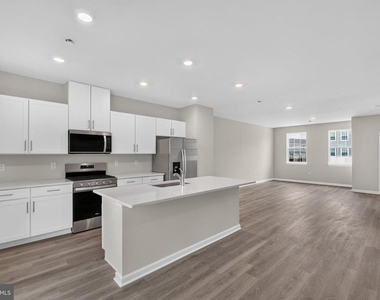 139 Essex Drive - Photo Thumbnail 6