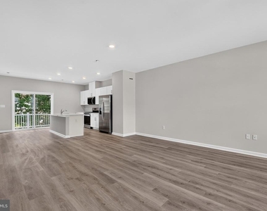 139 Essex Drive - Photo Thumbnail 5
