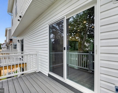139 Essex Drive - Photo Thumbnail 35