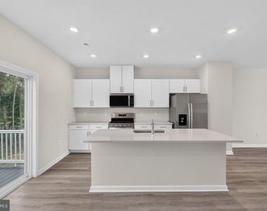 139 Essex Drive - Photo Thumbnail 10