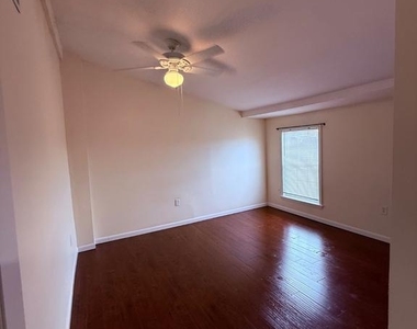 30 E Union Street - Photo Thumbnail 10