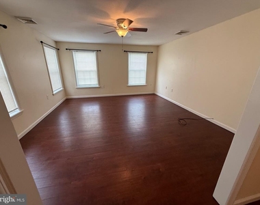 30 E Union Street - Photo Thumbnail 4