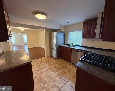 30 E Union Street - Photo Thumbnail 2
