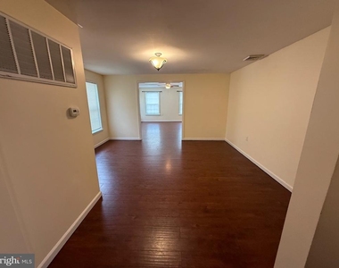 30 E Union Street - Photo Thumbnail 3
