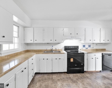 1317 Cedarwood Drive - Photo Thumbnail 11