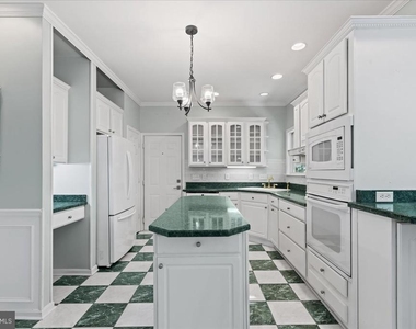 28920 Livingston Drive - Photo Thumbnail 9