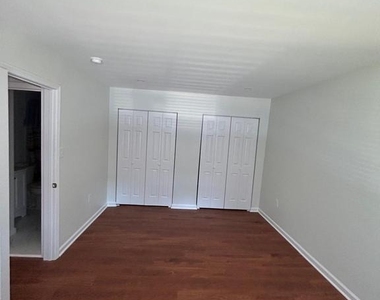 5402 85th Avenue - Photo Thumbnail 4