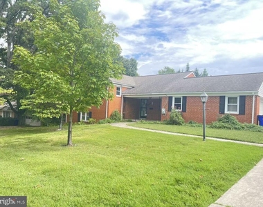 7325 Radcliffe Drive - Photo Thumbnail 3