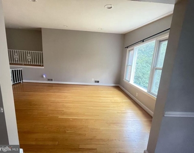 7325 Radcliffe Drive - Photo Thumbnail 17