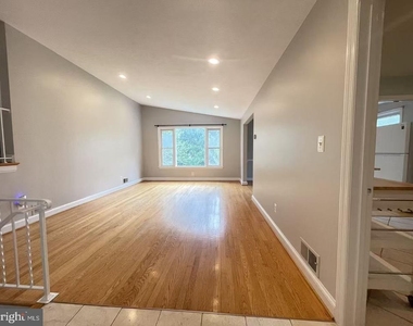 7325 Radcliffe Drive - Photo Thumbnail 16