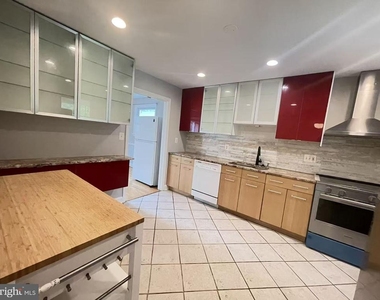 7325 Radcliffe Drive - Photo Thumbnail 21