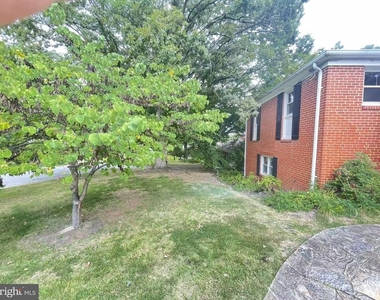 7325 Radcliffe Drive - Photo Thumbnail 6