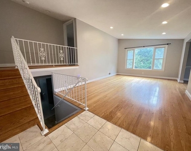 7325 Radcliffe Drive - Photo Thumbnail 9