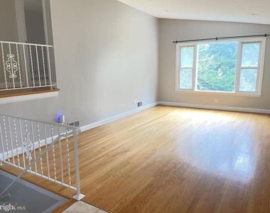 7325 Radcliffe Drive - Photo Thumbnail 11