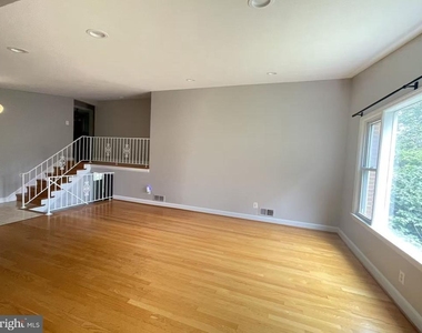 7325 Radcliffe Drive - Photo Thumbnail 13