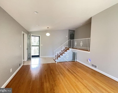 7325 Radcliffe Drive - Photo Thumbnail 12